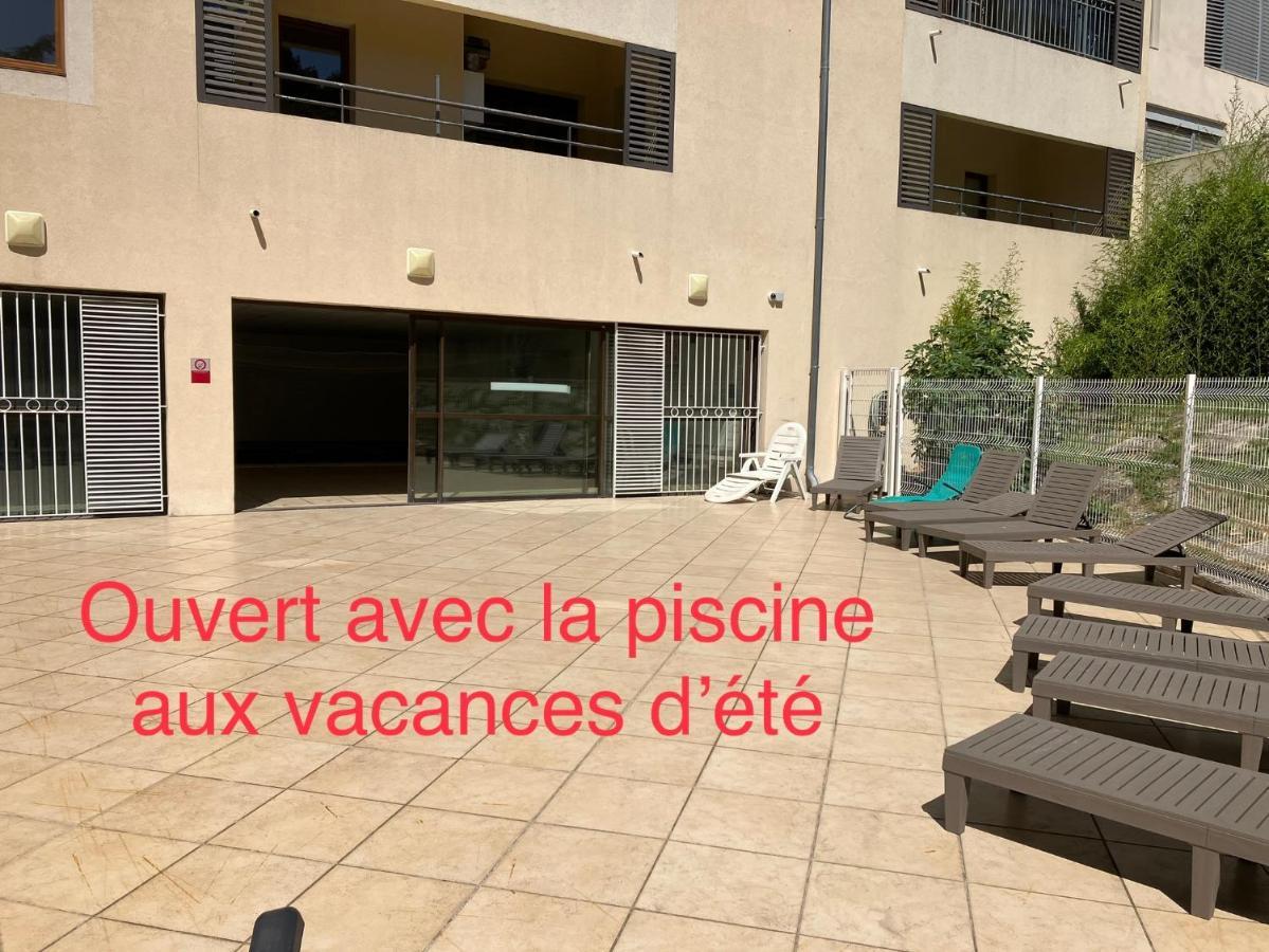 Superbe Appartement A Uzes Avec Place De Parking Exteriör bild